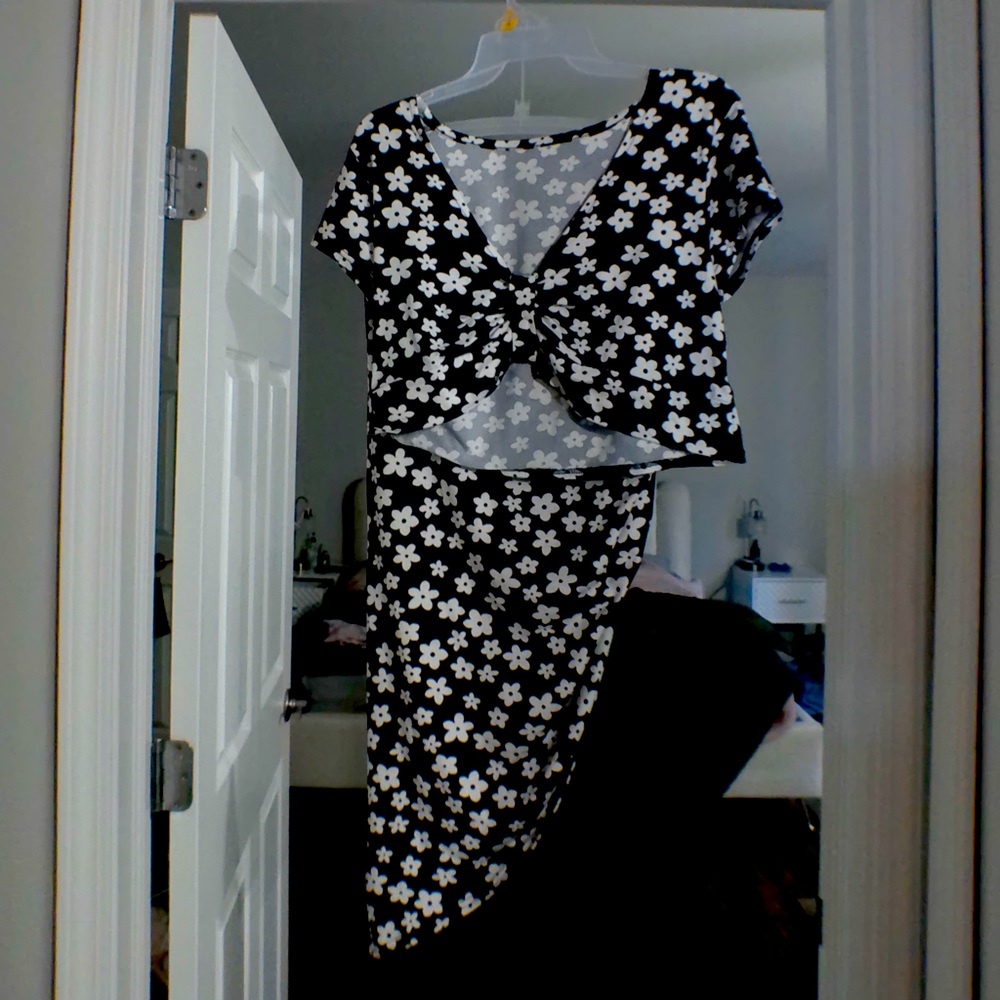 2 piece top and skirt - Picture 1 of 2